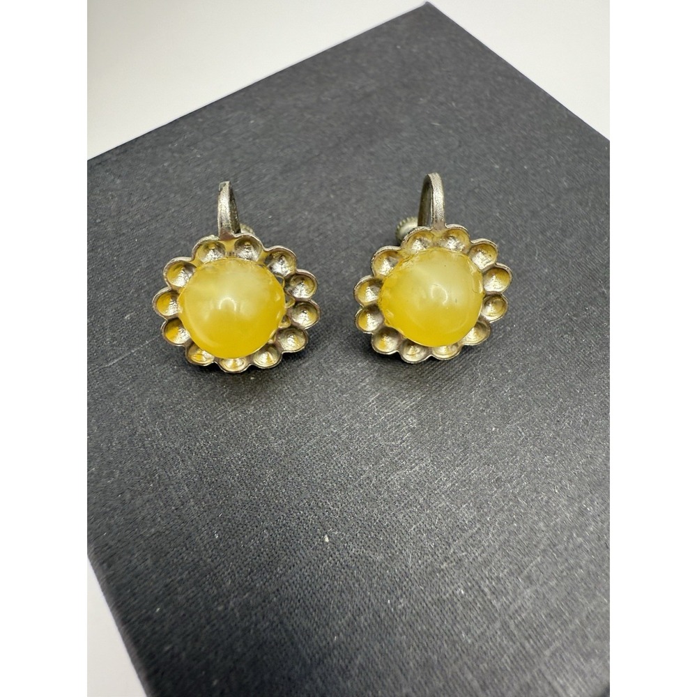 Vintage‎ 1950s Yellow Moonglow Lucite Screw Back Flower Earrings Silver Tone